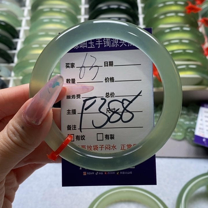 蛇纹石玉手镯未镶嵌?