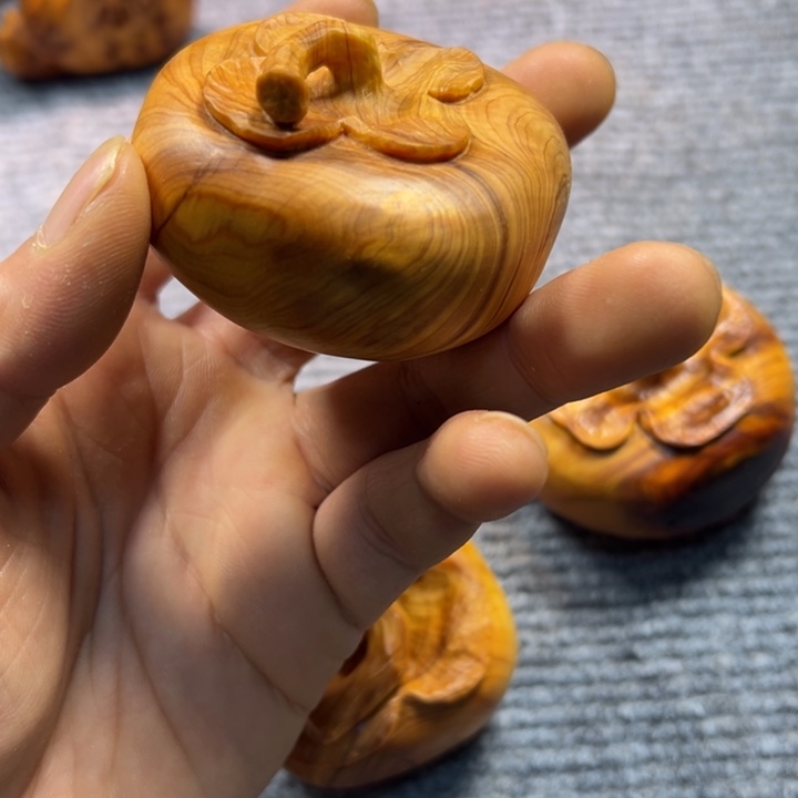 哎***子柏木（崖柏）陈化老料手串把件 