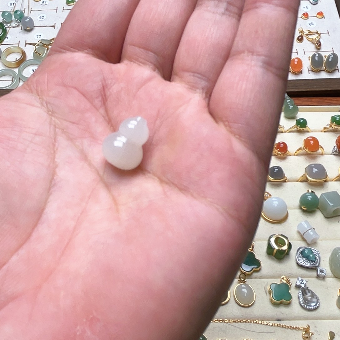 和田玉吊坠未镶嵌