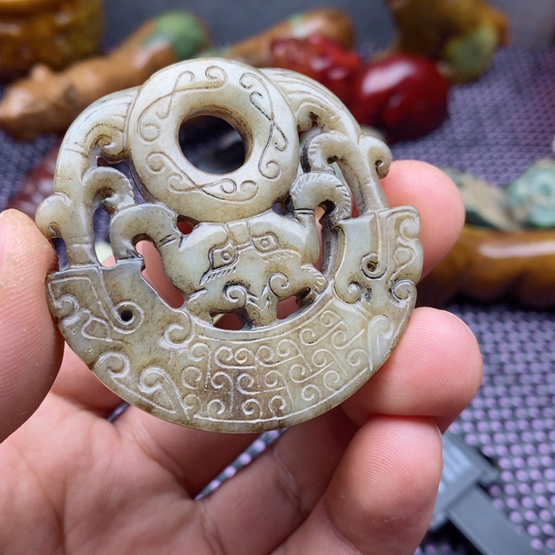 蛇纹石玉颈饰未镶嵌