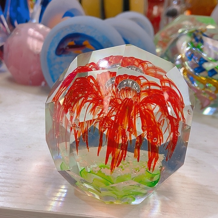 琉璃花瓶高9厘米宽9