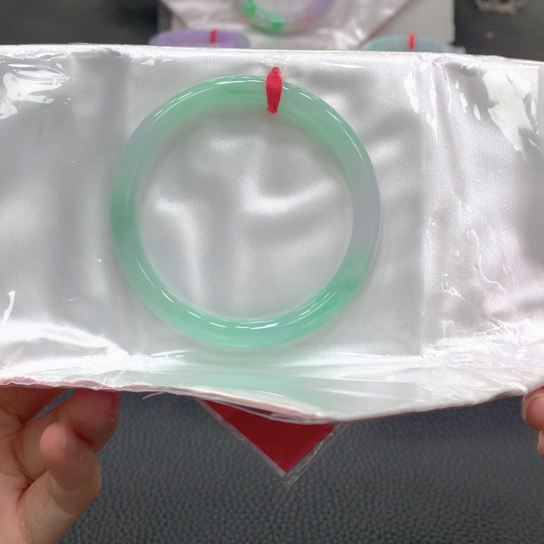 用***4翡翠未镶嵌手镯翡翠