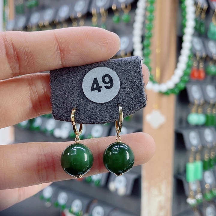 18K金镶嵌和田玉耳饰