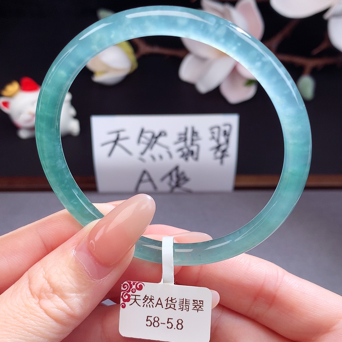 翡翠手镯（圆镯）未镶嵌