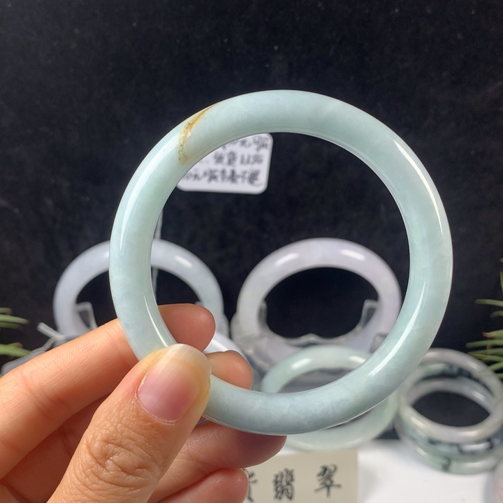 翡翠未镶嵌手镯30号。 58.6圈