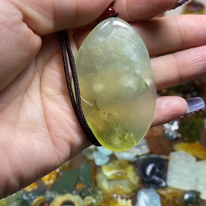 蛇纹石玉吊坠未镶嵌