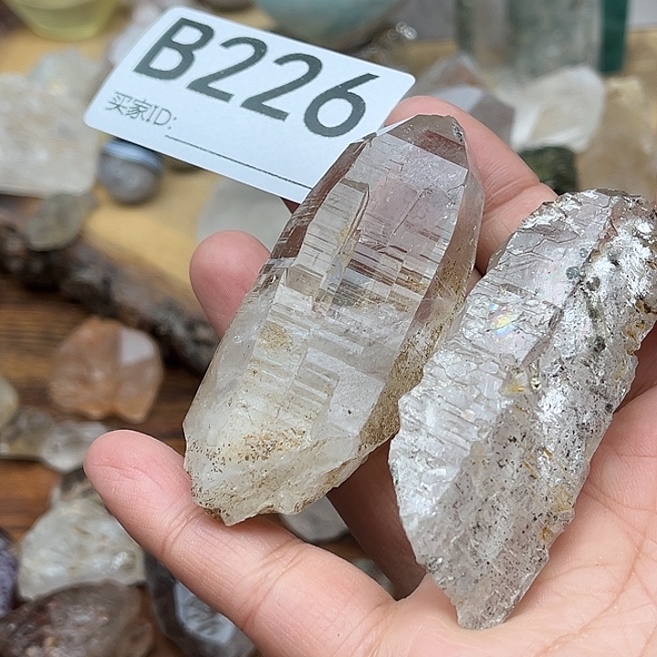 呵***呵未镶嵌珠宝半成品水晶默认微瑕