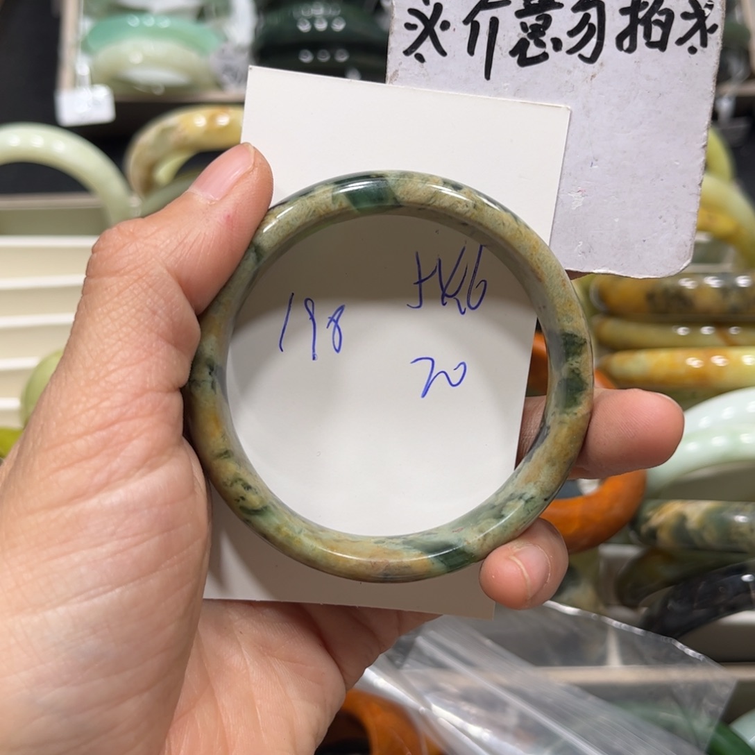 蛇纹石玉手镯未镶嵌