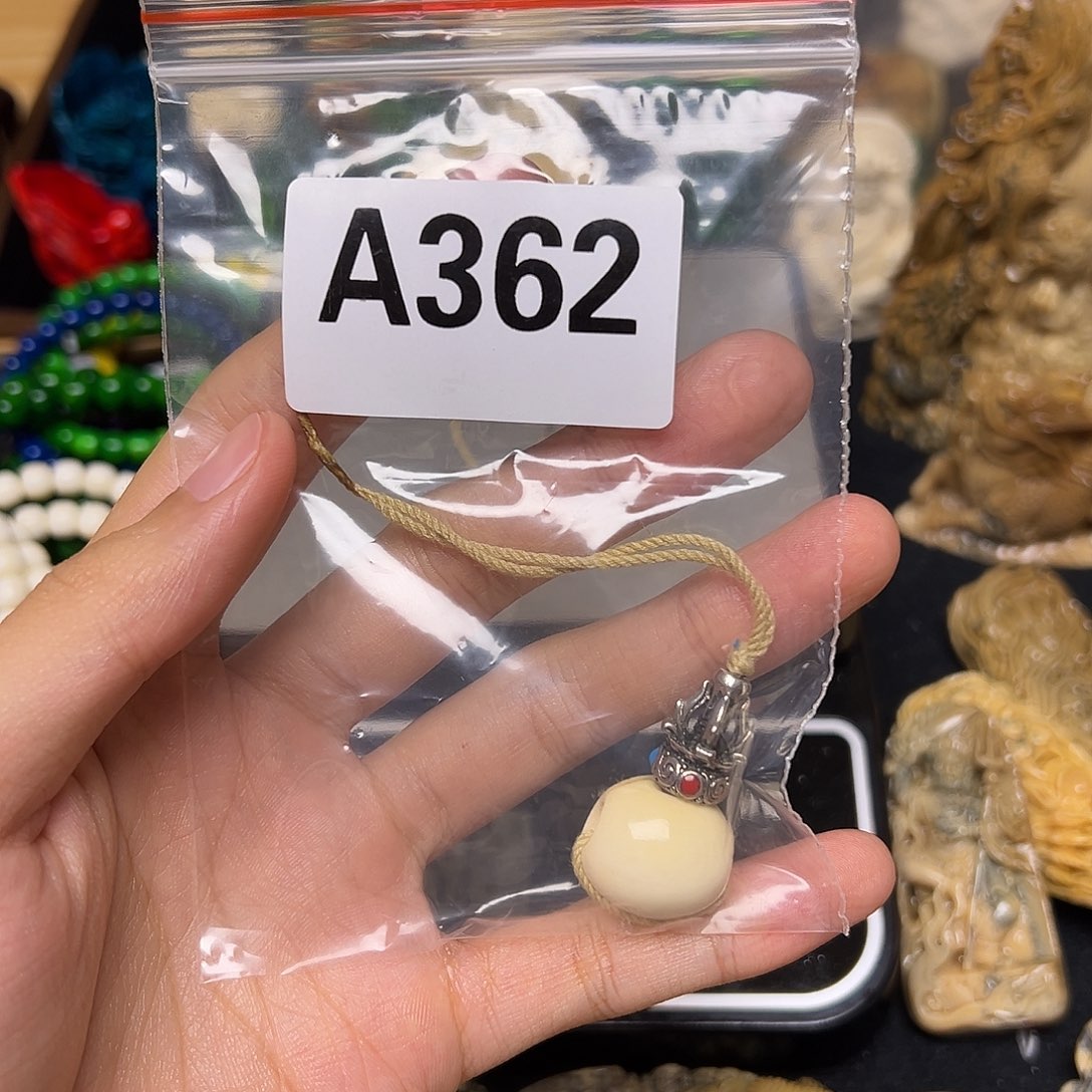 天然猛犸牙雕刻品