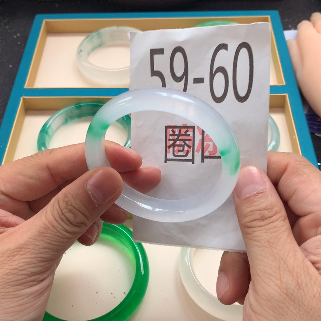 1石英岩玉手镯手镯