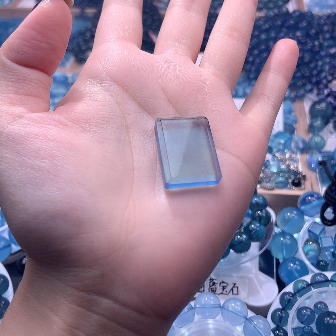 未镶嵌颈饰海蓝宝石无事牌吊坠140+100元（打孔不退换）