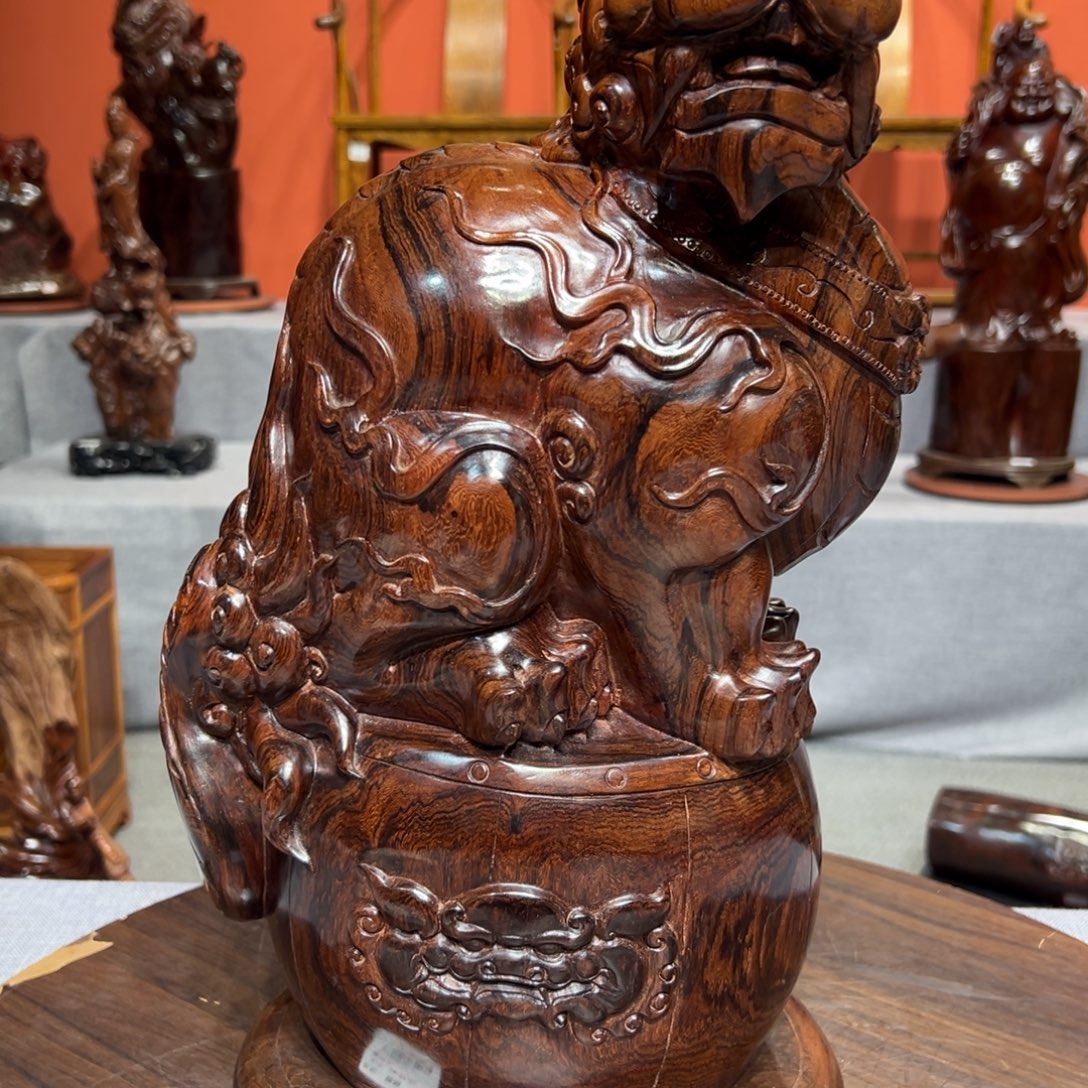 金***品木精品工艺品展示