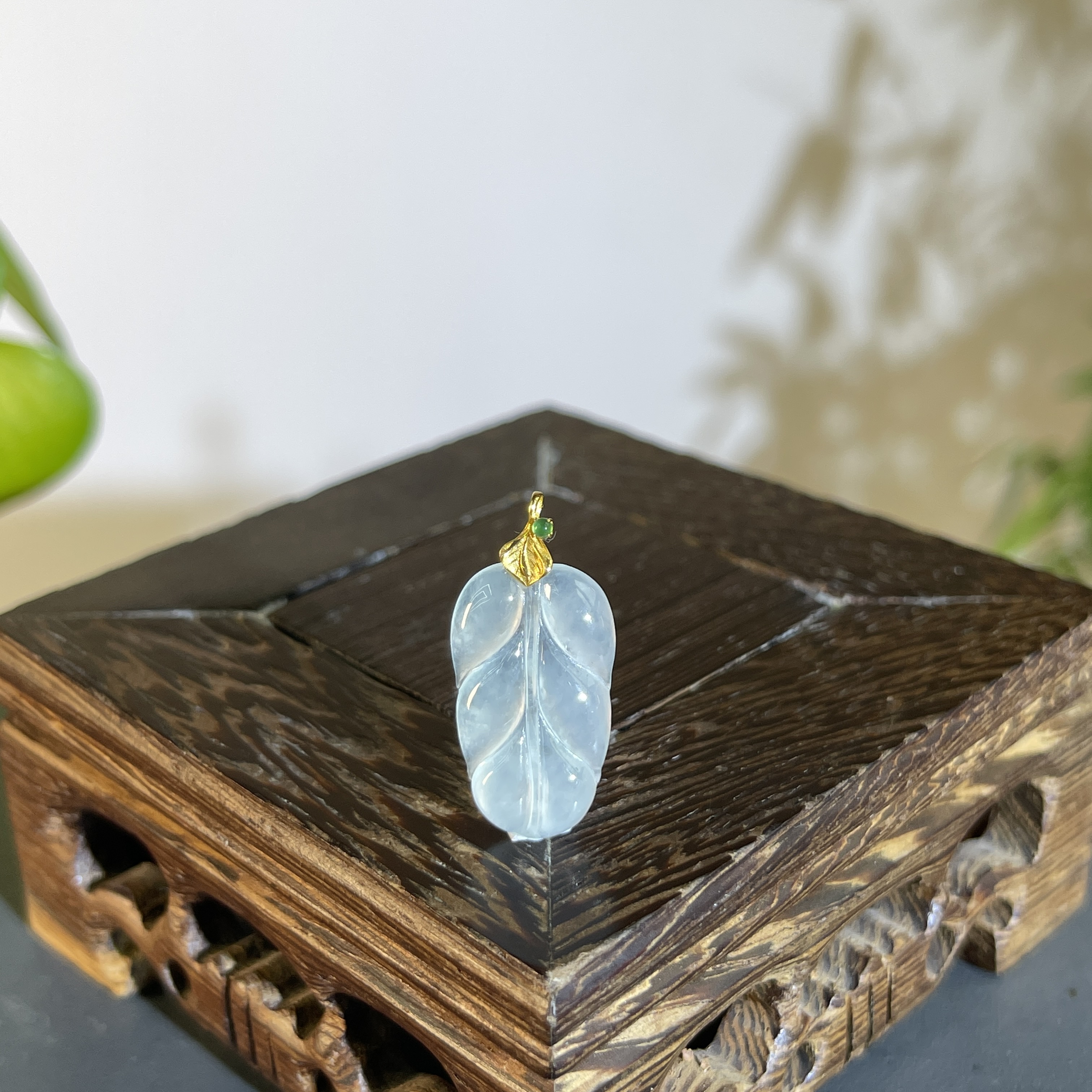 JTA11-29 天然缅甸翡翠A货 18K金扣金枝玉叶