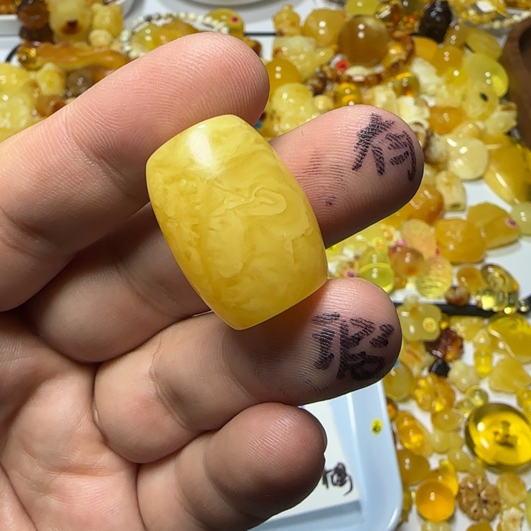 漂***舟琥珀未镶嵌裸石四分之一桶珠