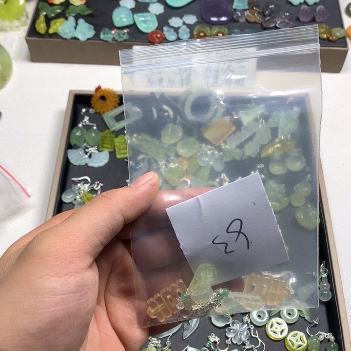 静***️蛇纹石玉合金耳钉