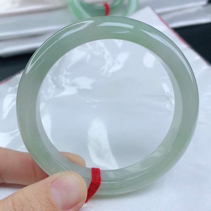 翡翠手镯未镶嵌/***o绿56