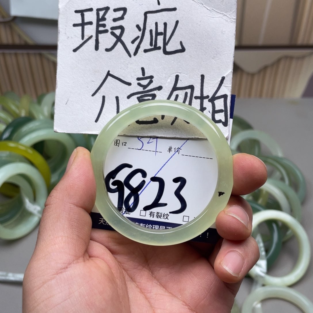 岫玉手镯手镯未镶嵌