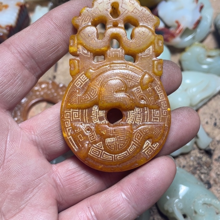 和田玉（糖玉）未镶嵌颈饰