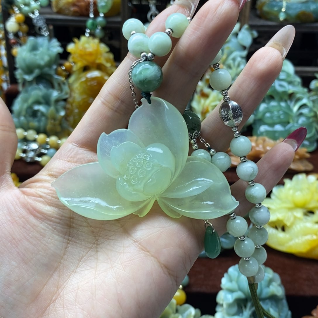 蛇纹石玉挂件未镶嵌木****易