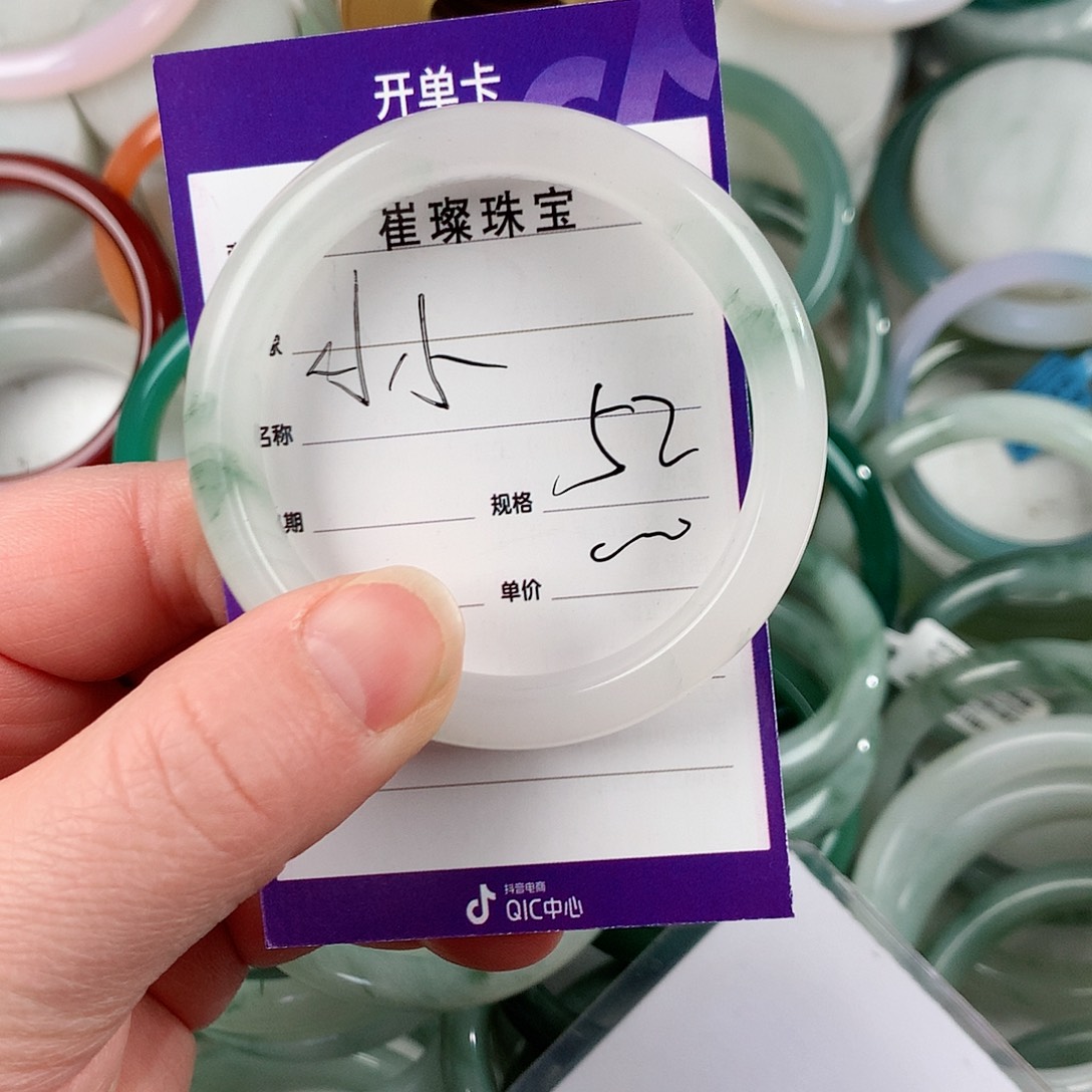 石英质玉手镯未镶嵌小**我