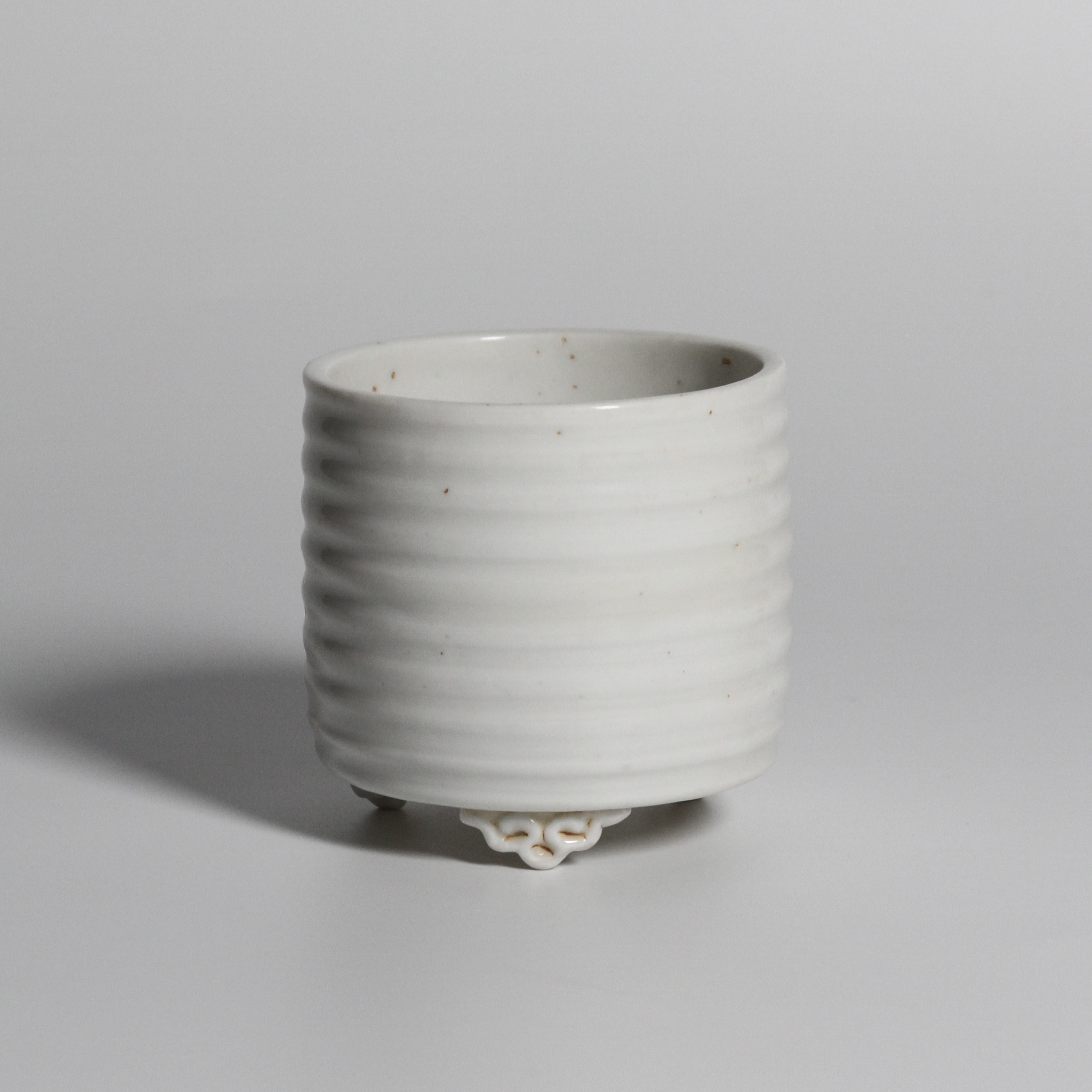 （14）白釉三足筒式炉