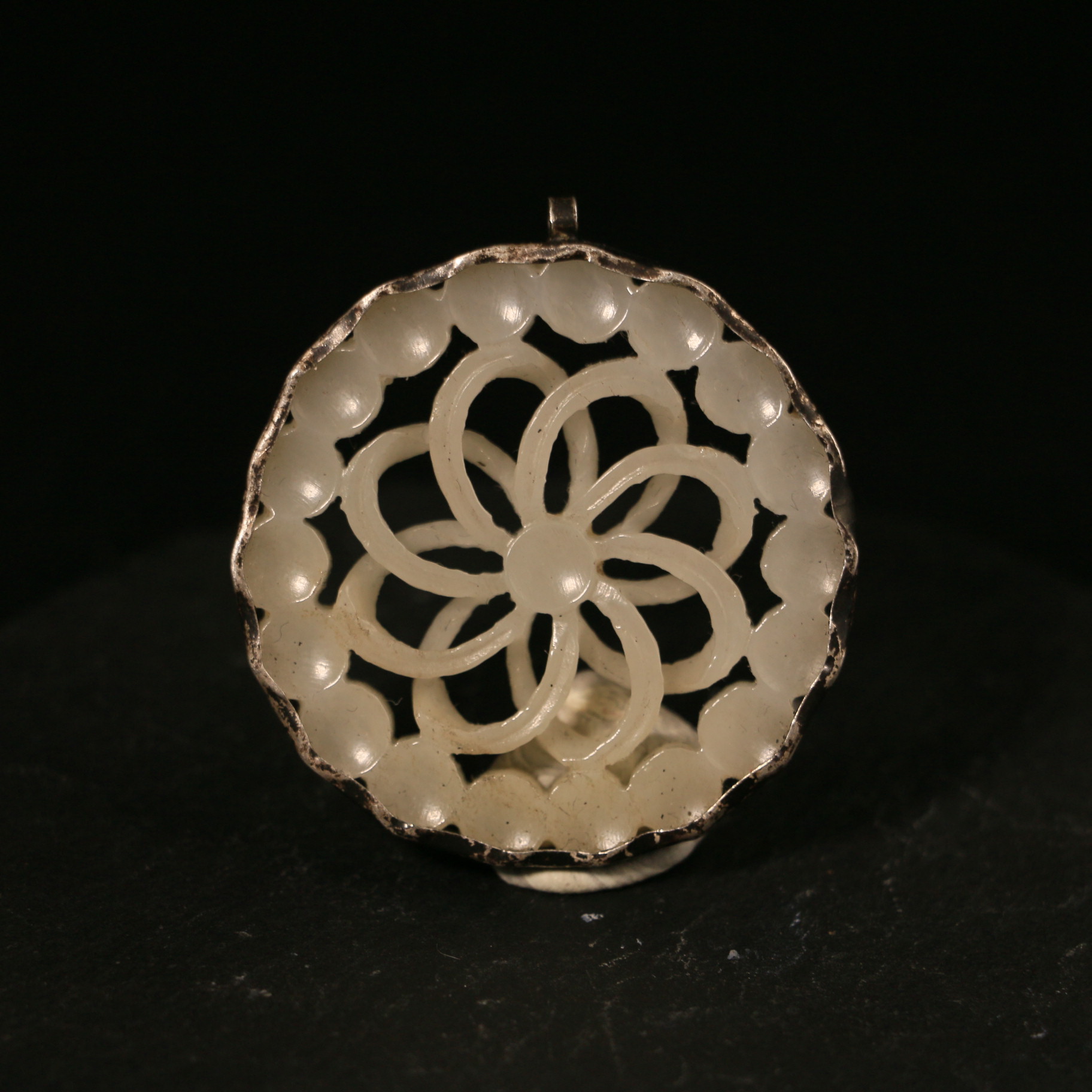 16F66清白玉花卉镂空佩