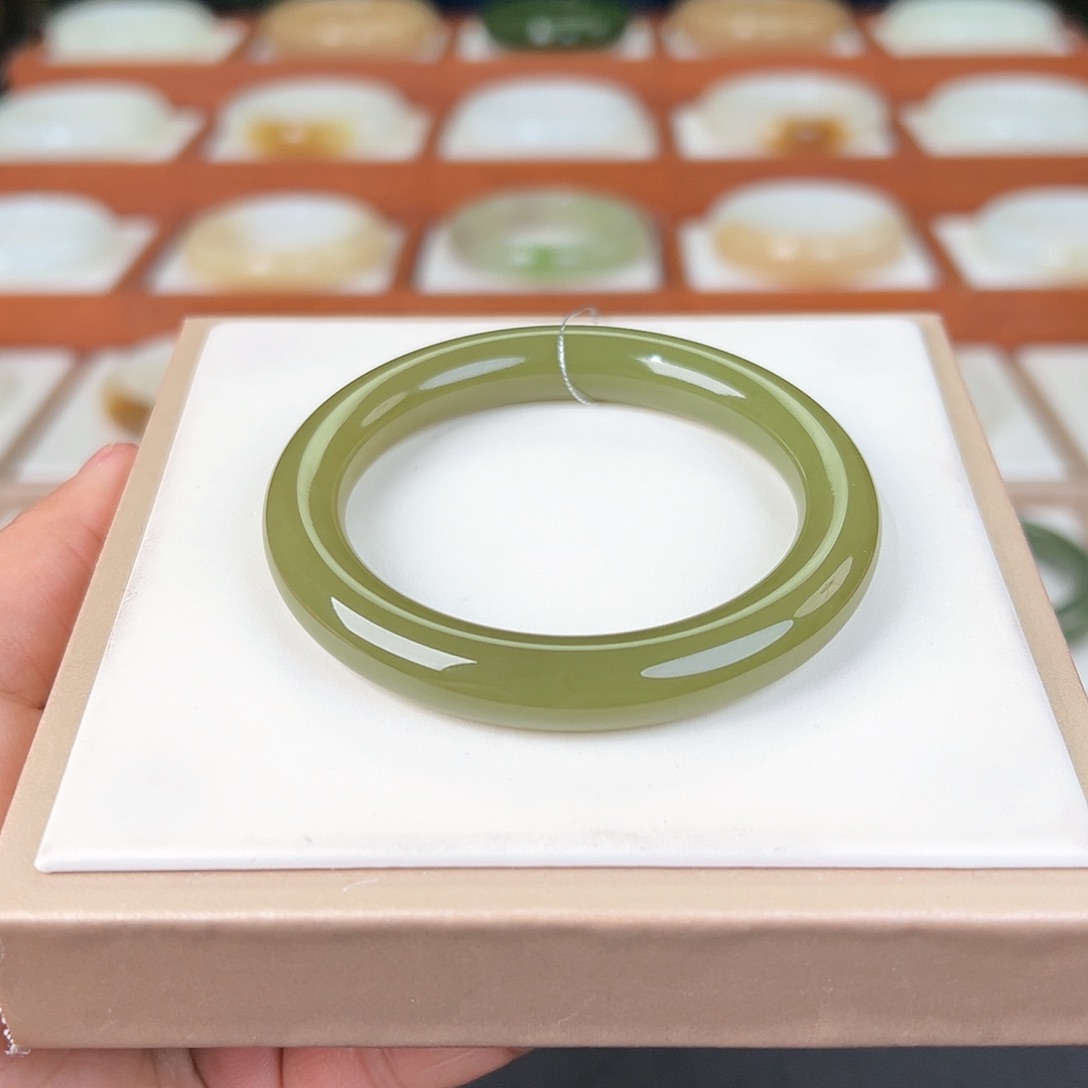 和田玉手镯未镶嵌青黄口