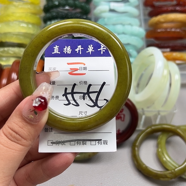 蛇纹石玉未镶嵌手镯