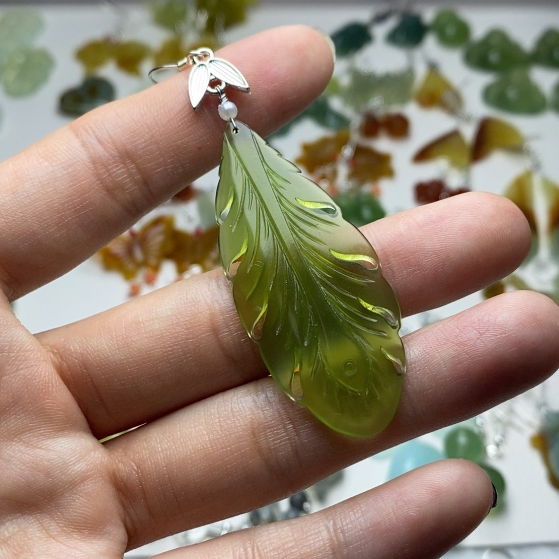 蛇纹石玉未镶嵌耳饰清****）