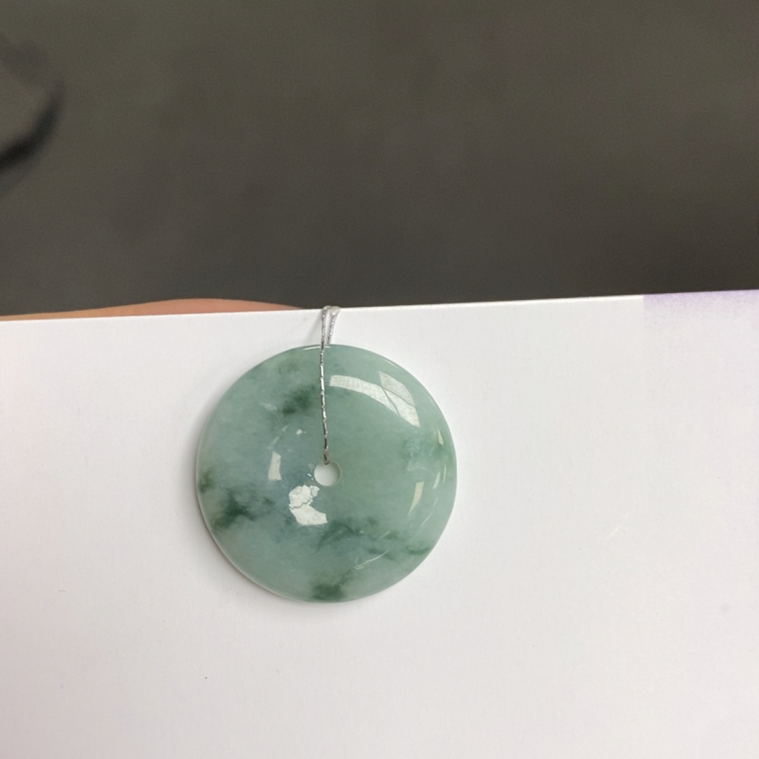 翡翠颈饰未镶嵌平安扣