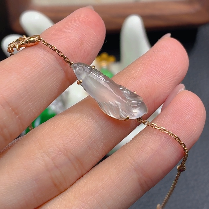 颈饰18K金镶嵌翡翠