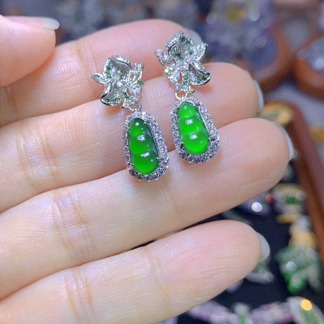 翡翠颈饰银S925镶嵌天然翡翠