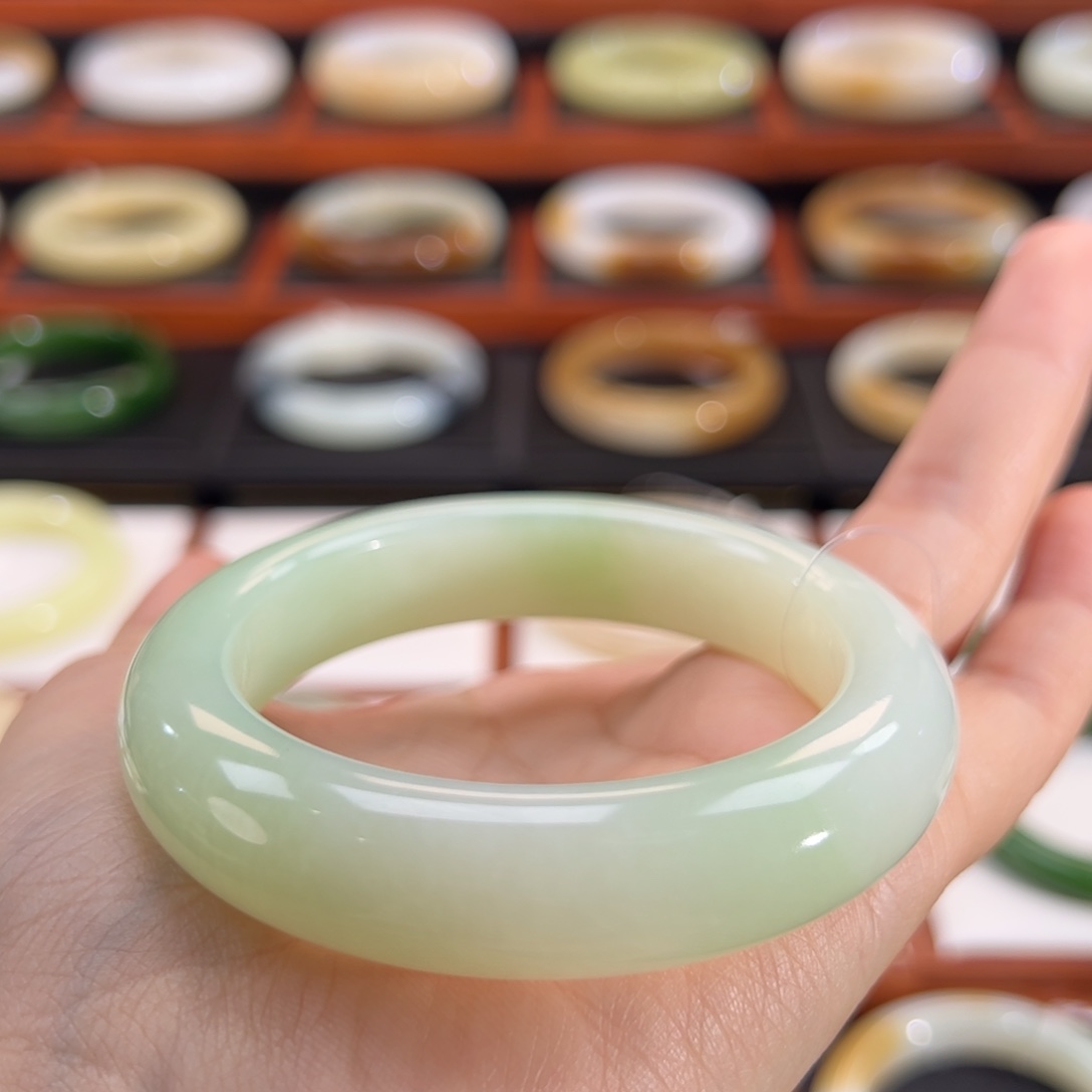 和田玉（翠青玉）未镶嵌手镯油白翠