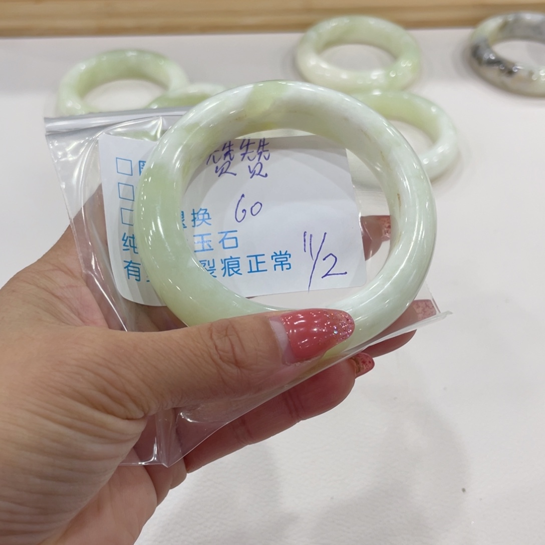 赞***耶蛇纹石玉未镶嵌手镯
