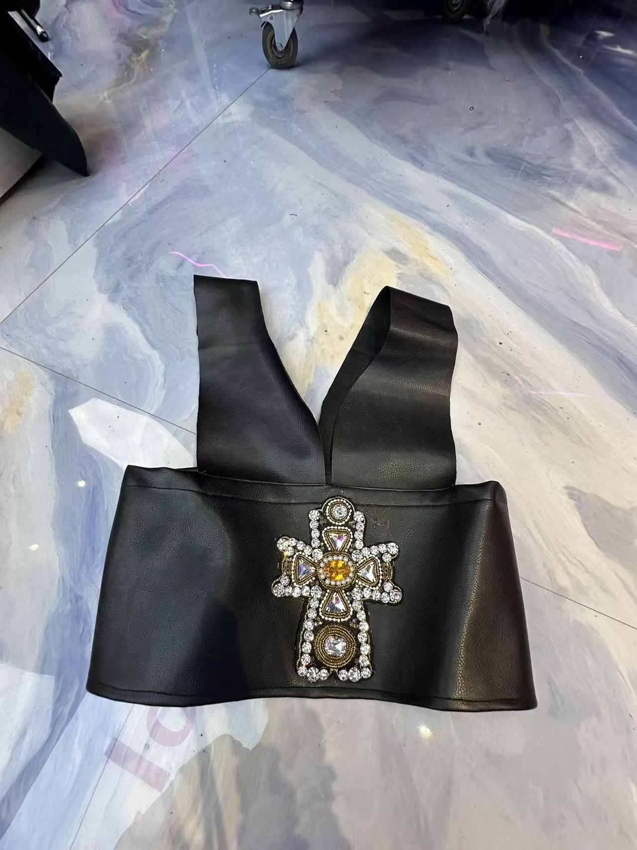 5334 通勤网红短款时尚百搭女士黑色无袖轻奢打底美背吊带