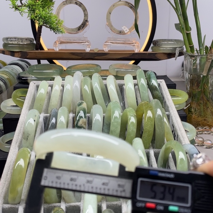 蛇纹石玉未镶嵌手镯277