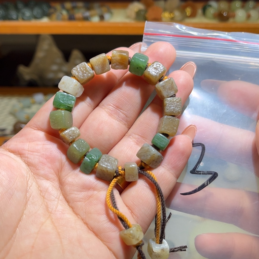 兜***糖和田玉未镶嵌手链