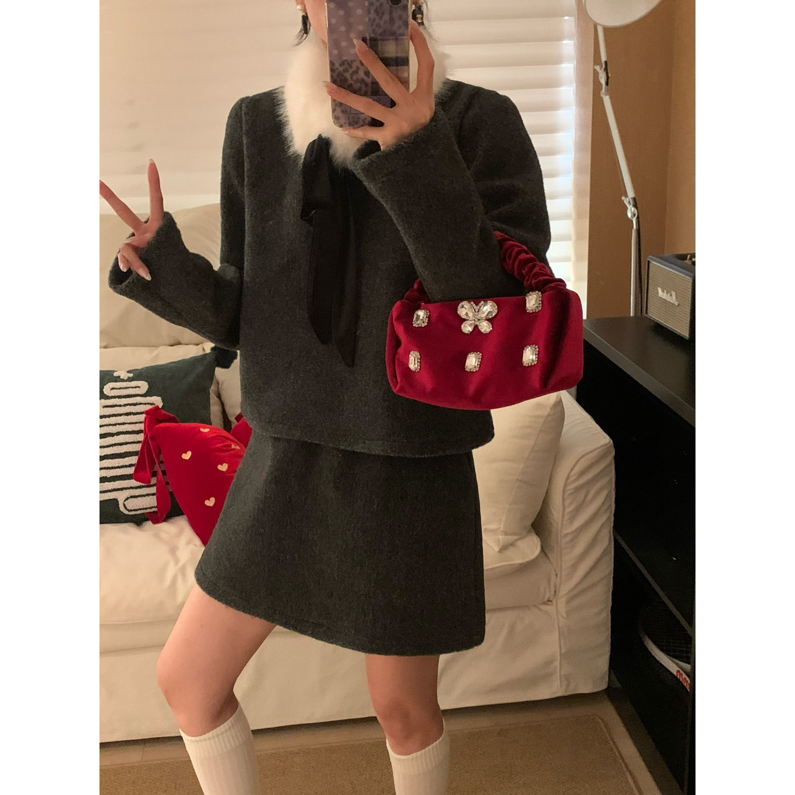 WXWX-6127千金风蝴蝶结毛领宽松V领上衣松紧要显瘦半身裙两件套装