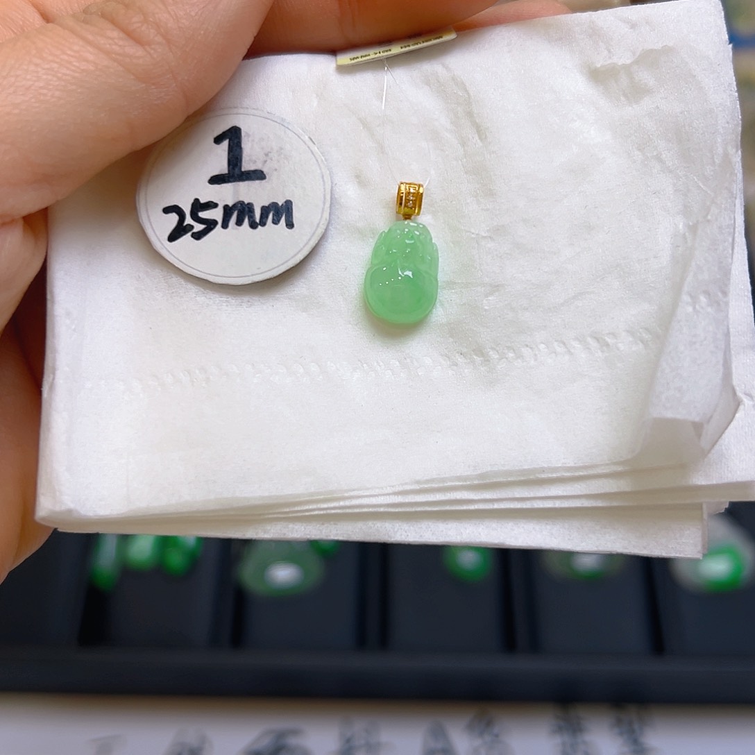 翡翠颈饰18K金镶嵌翡翠