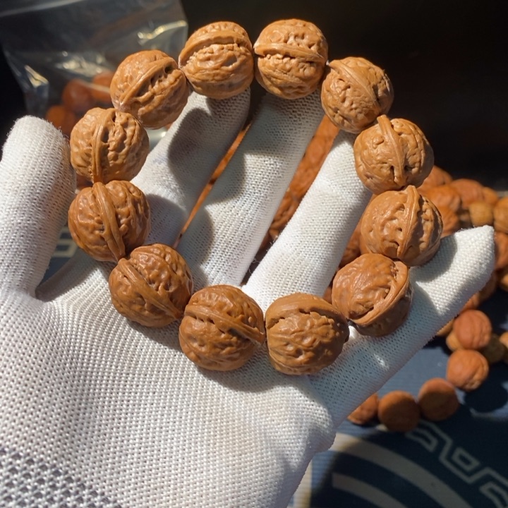 文玩核桃手串……50