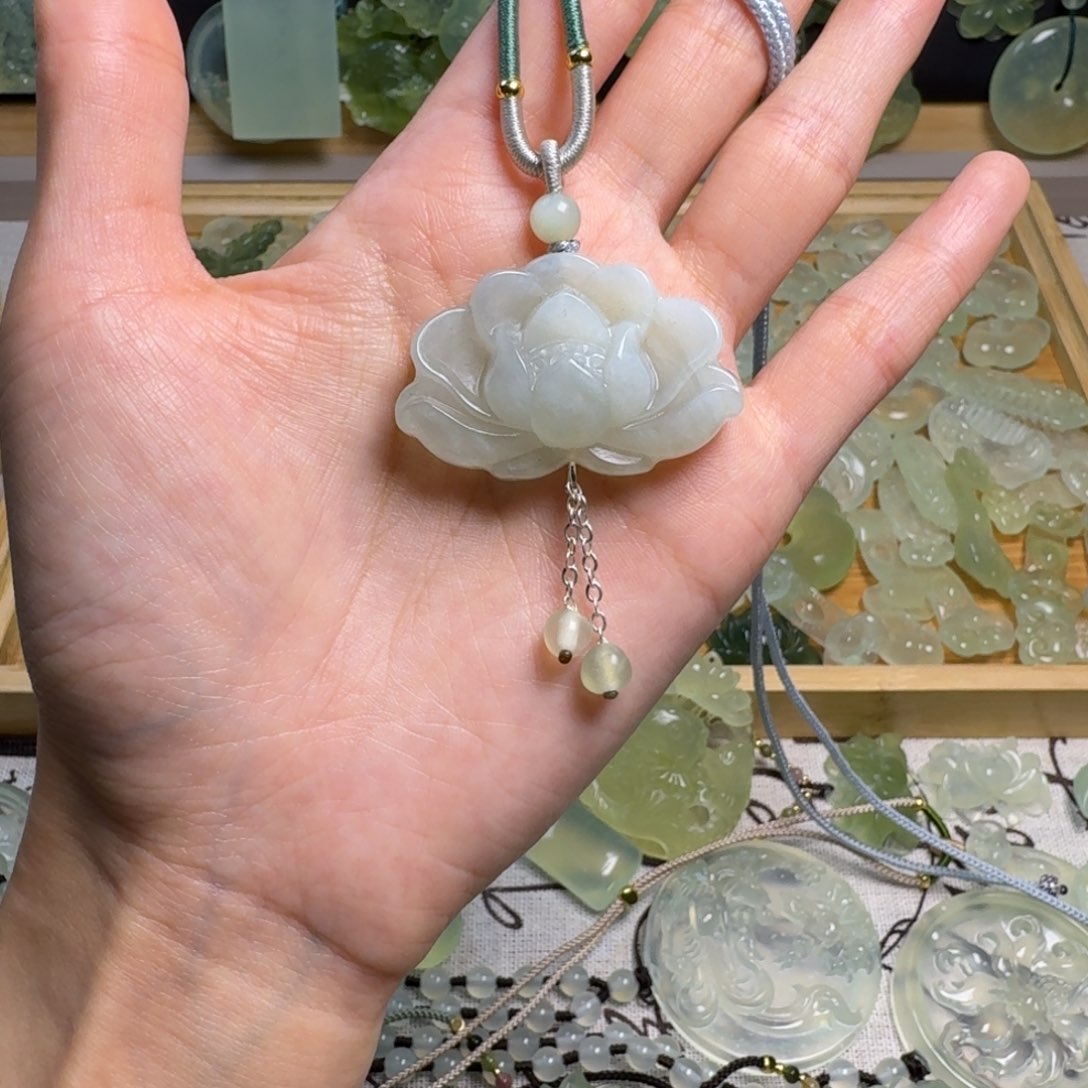 蛇纹石玉颈饰未镶嵌