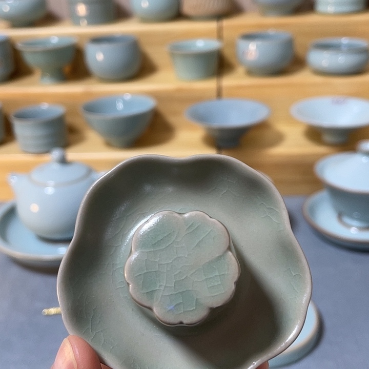 陶瓷杯子微瑕仿古绿釉