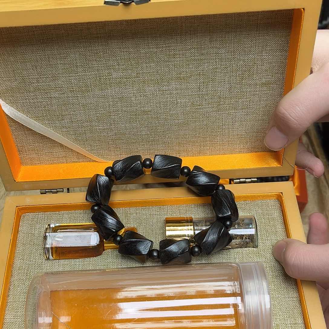 大叶紫檀（黑酸枝木类）