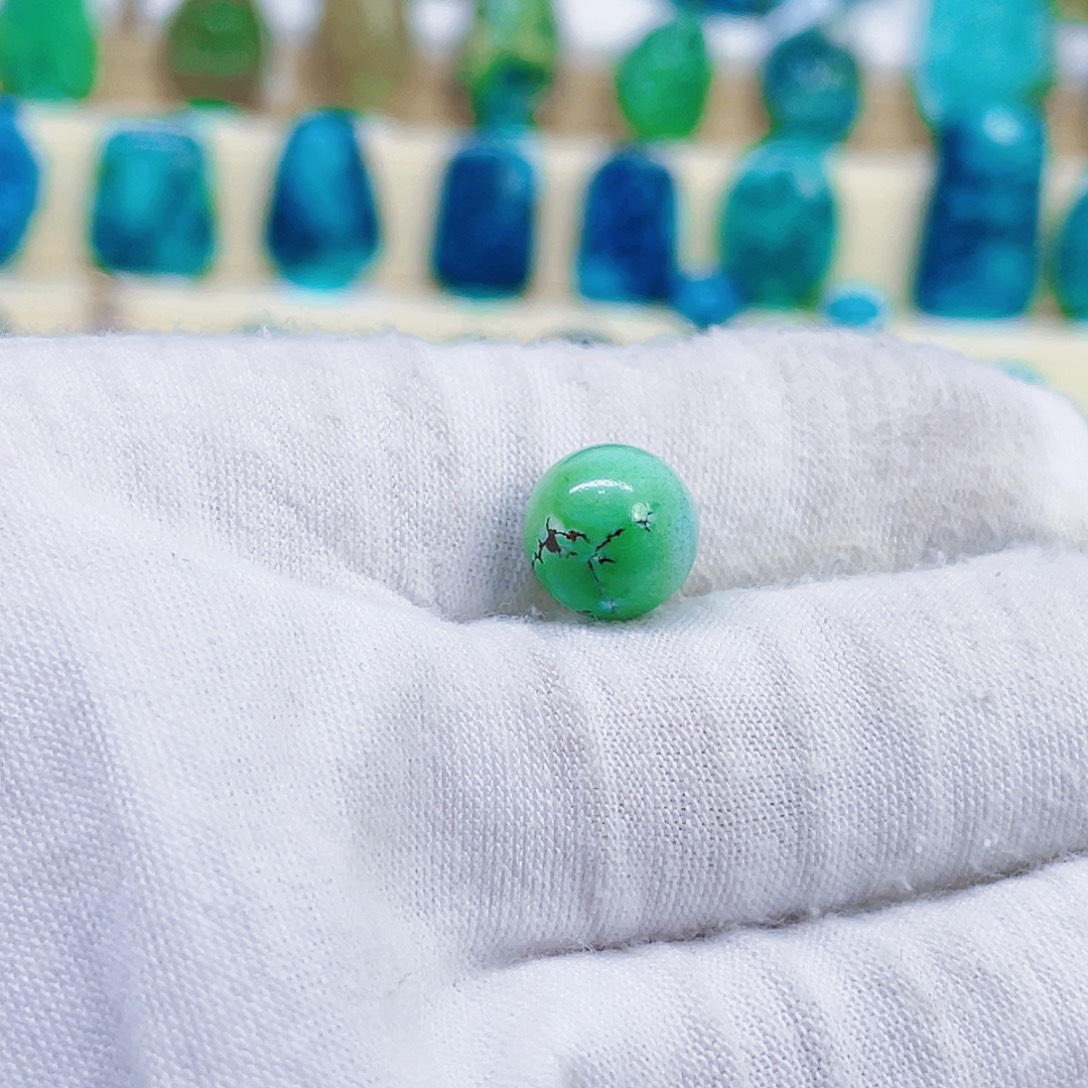 绿松石未镶嵌颈饰