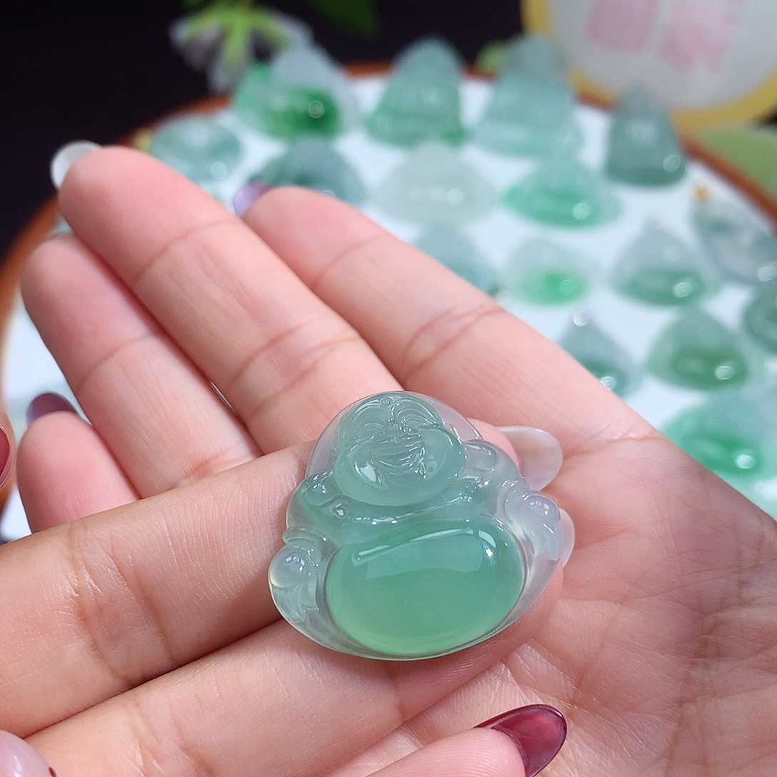 翡翠未镶嵌颈饰佛公