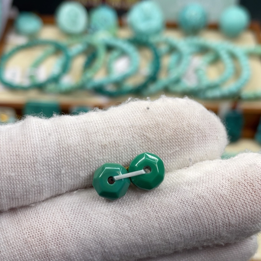 绿松石未镶嵌挂件