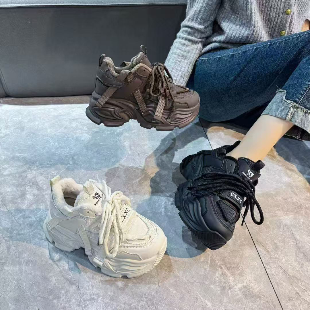 新疆跃哥轻奢女鞋2025 冬季纯白加绒厚底老爹鞋底厚6厘米D501