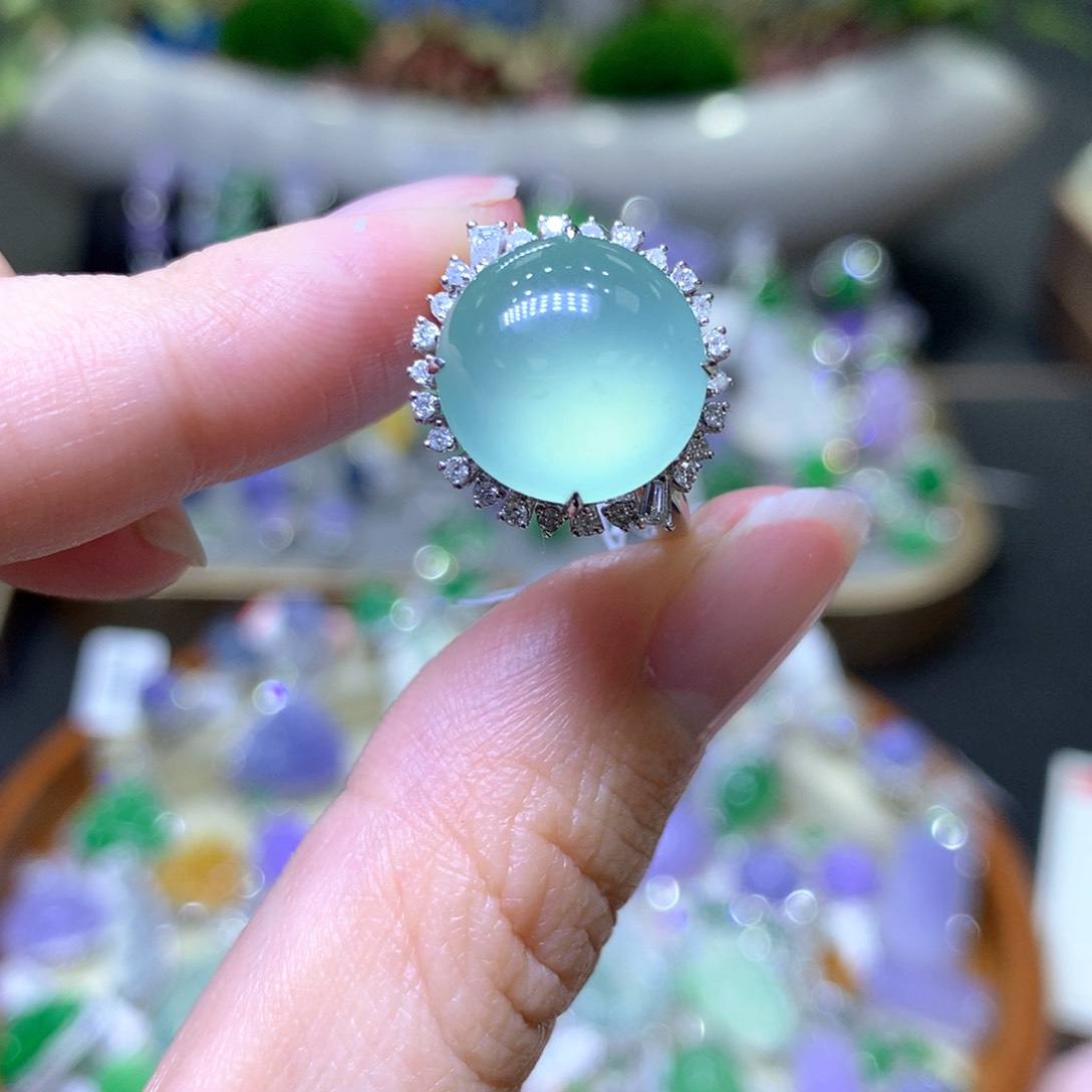 【闪购商品】翡翠颈饰18K金镶嵌翡翠吊坠项链