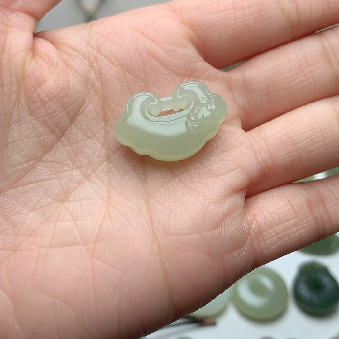 和田玉颈饰未镶嵌崽*