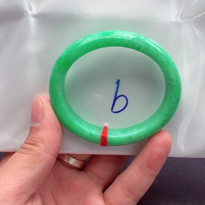 辣***克翡翠未镶嵌手镯翡翠定金